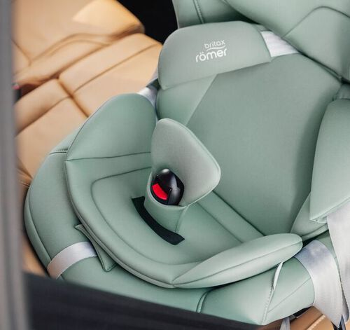 Snadné zapínání bezpečnostních pásů v Britax Romer Max-Safe Pro