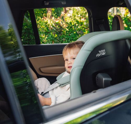 Hluboká boční křídla pro větší ochranu Britax Romer Max-Safe Pro