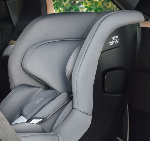 Hluboká boční křídla pro lepší boční ochranu Britax Römer Safe-Way M