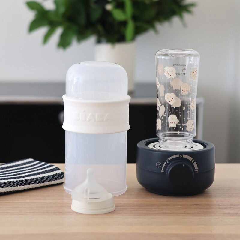 Beaba Babymilk Second — warming a baby bottle