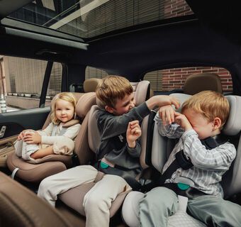Britax Römer Kidfix Pro M – tři sedačky v řadě