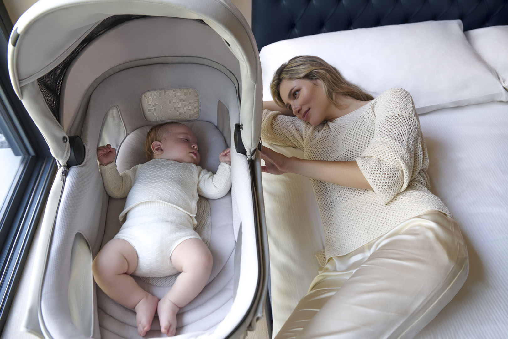 Inglesina Aptica 2-in-1 Pushchair - Light and Safe Carrycot