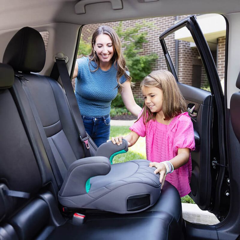 Graco Booster Max lehká konstrukce 2,7 kg snadný transport