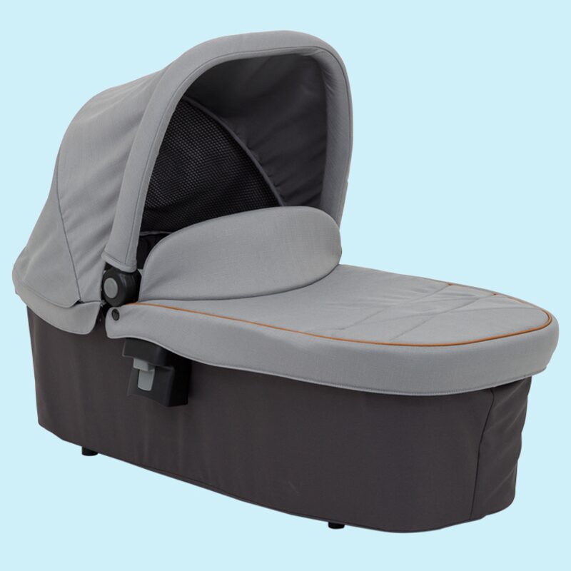 Graco Near2Me korba s matrací a zástěrkou v balení