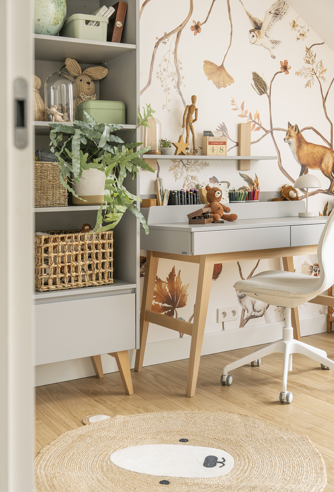 Pinio Swing tall desk in Grey for children