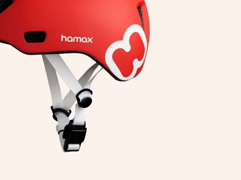 Hamax Thundercap — magnetická přezka zapínání pod bradou