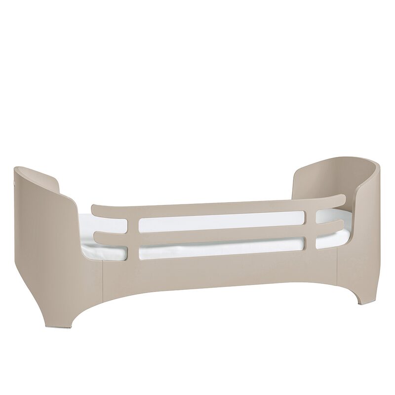 Leander Classic Junior bed with Cappuccino safety rail — side view