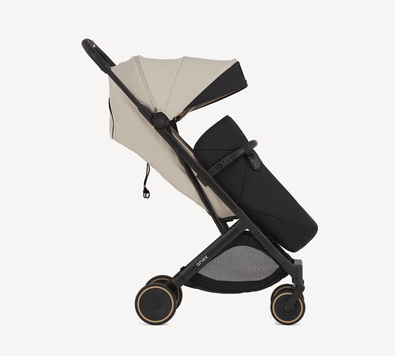 Anex Air-X2 nánožník — boční pohled na kočárku