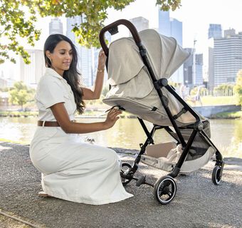 Polohování opěradla jednou rukou Britax Romer Flylite