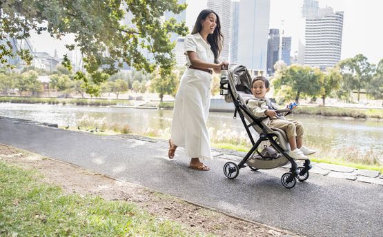 Komfort a sluneční stříška &mdash; Britax Romer Flylite