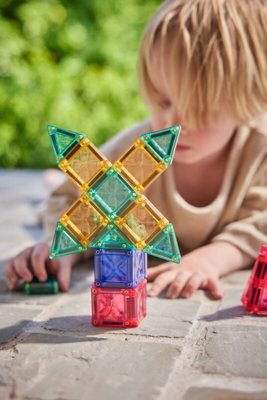 Pastelové mini magnetické kostky Cleverclixx — kompaktní vzdělávací hra na cesty