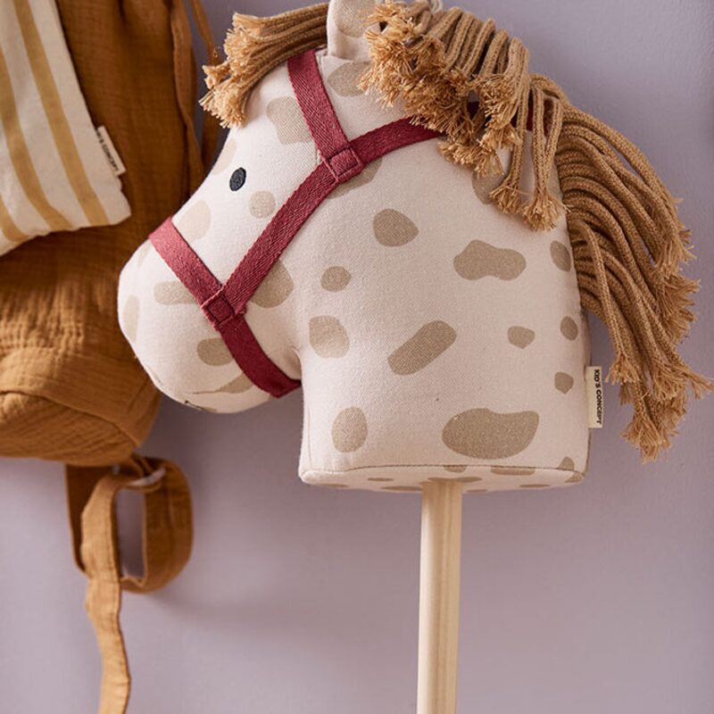 Kids Concept koník na tyči Vera Aiden — hobby horse s barevnými puntíky