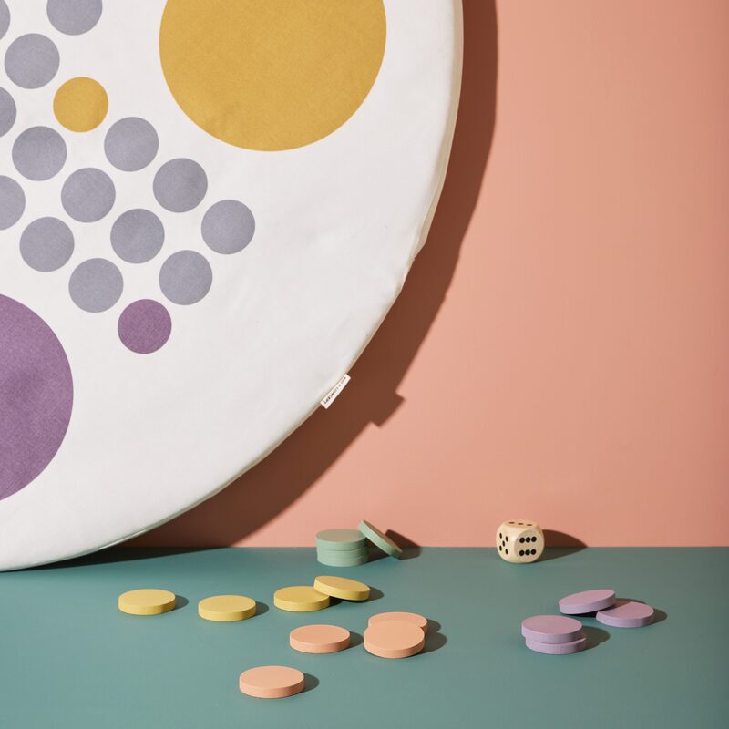 Kids Concept Ludo — barevné dřevěné figurky ke hře