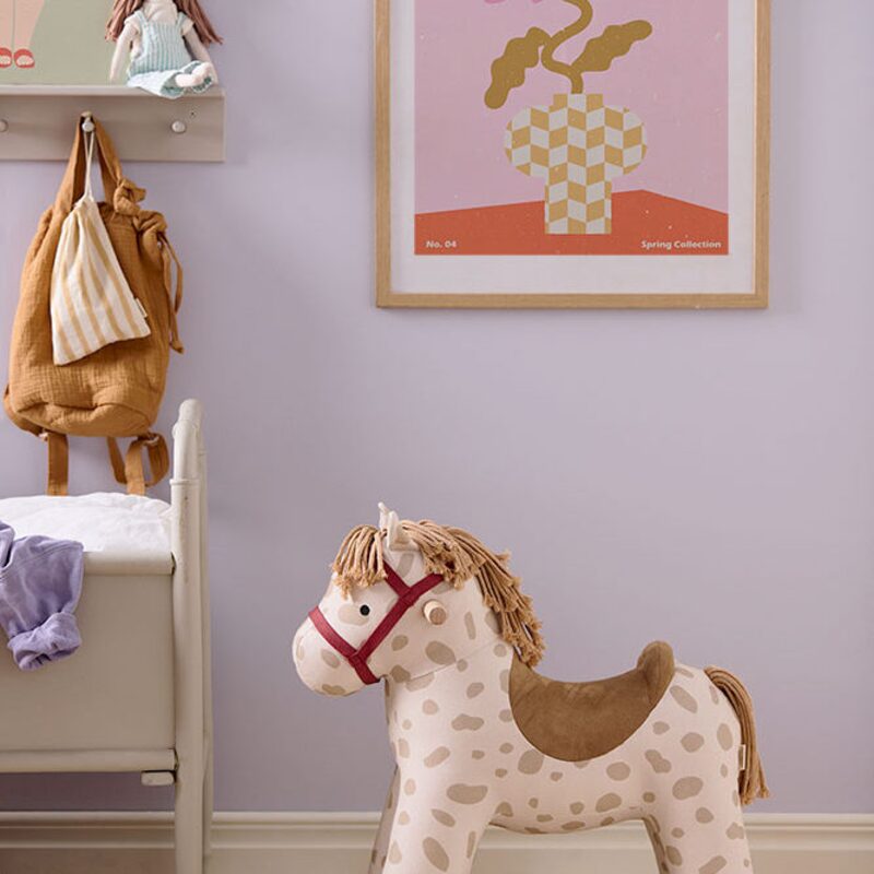 Kids Concept houpací koník Dotty Aiden — dřevěný houpací koník s barevnými puntíky