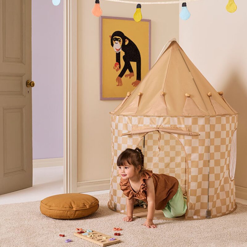 Kids Concept stan Star Yellow v dětském pokoji