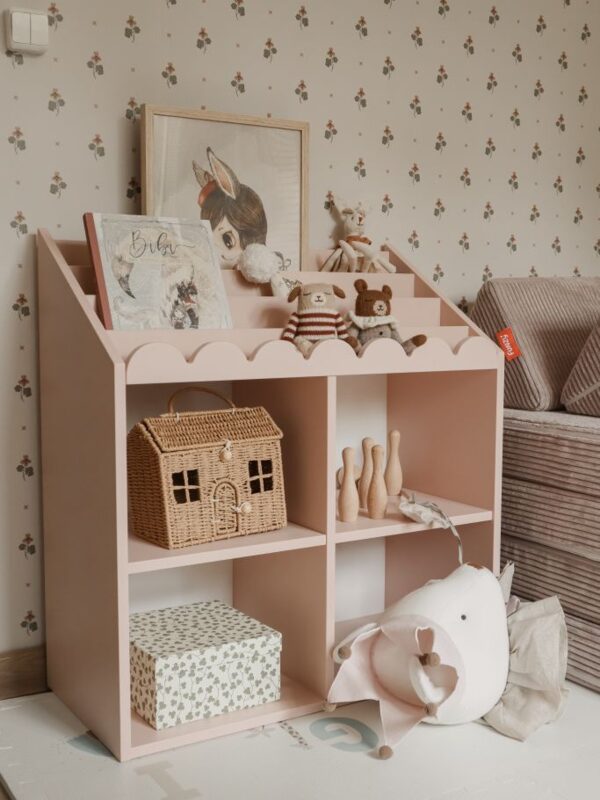 Bellamy BooK NooK bookshelf — details and shelves with toys