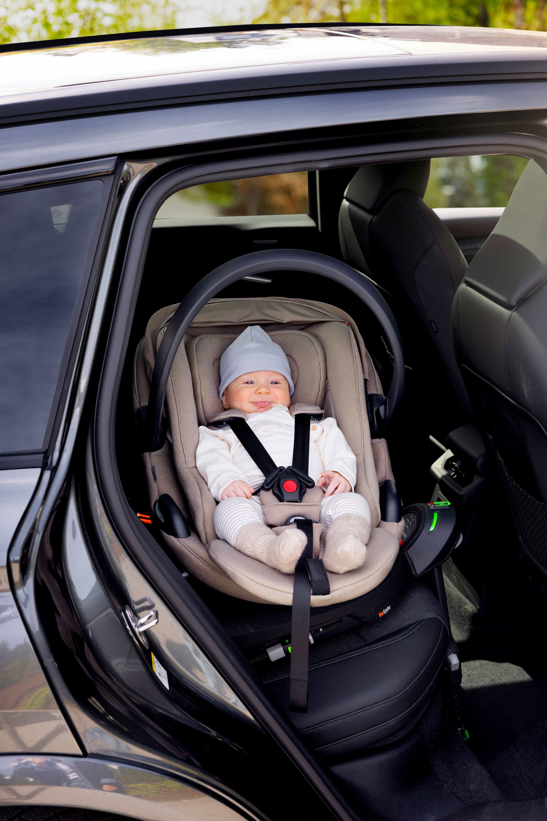 BeSafe Go Beyond² se základnou Beyond Base sada dětská autosedačka se základnou ISOfix