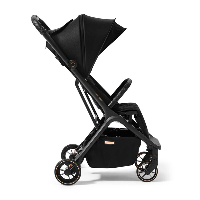 Wentylacja w budce wózka spacerowego Future Design X-Ray na letnie dni