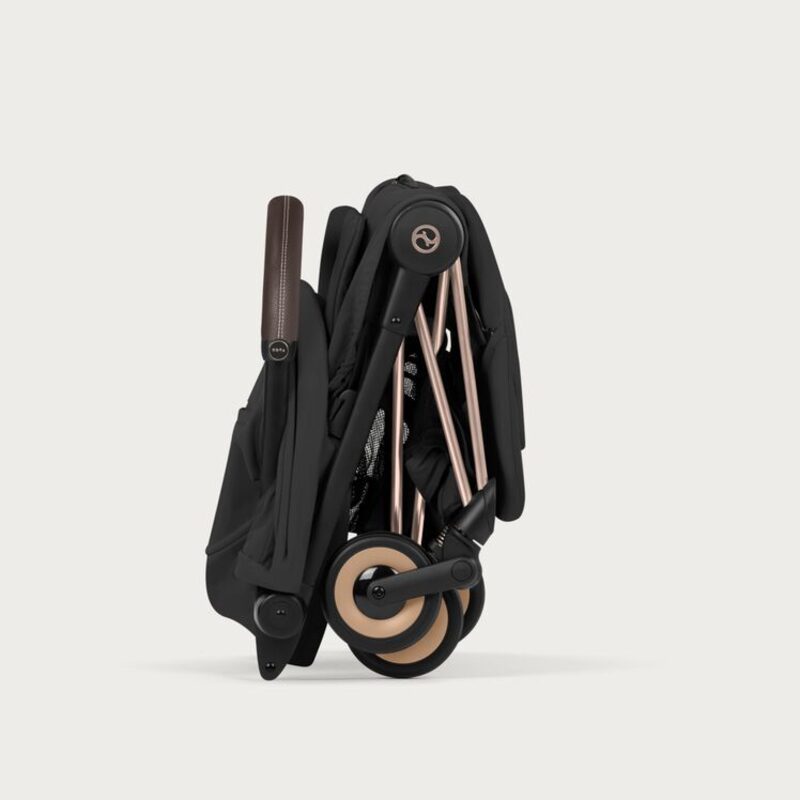 Cybex Coya złożony do rozmiaru bagażu kabinowego 53,5 x 45 x 22 cm