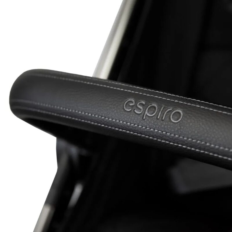 Espiro Wind detaily z ekokůže na řídítkách a madlech