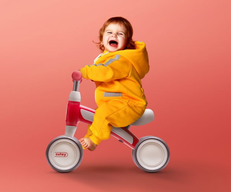 QPlay Cutey - dítě jadace na jezdziku