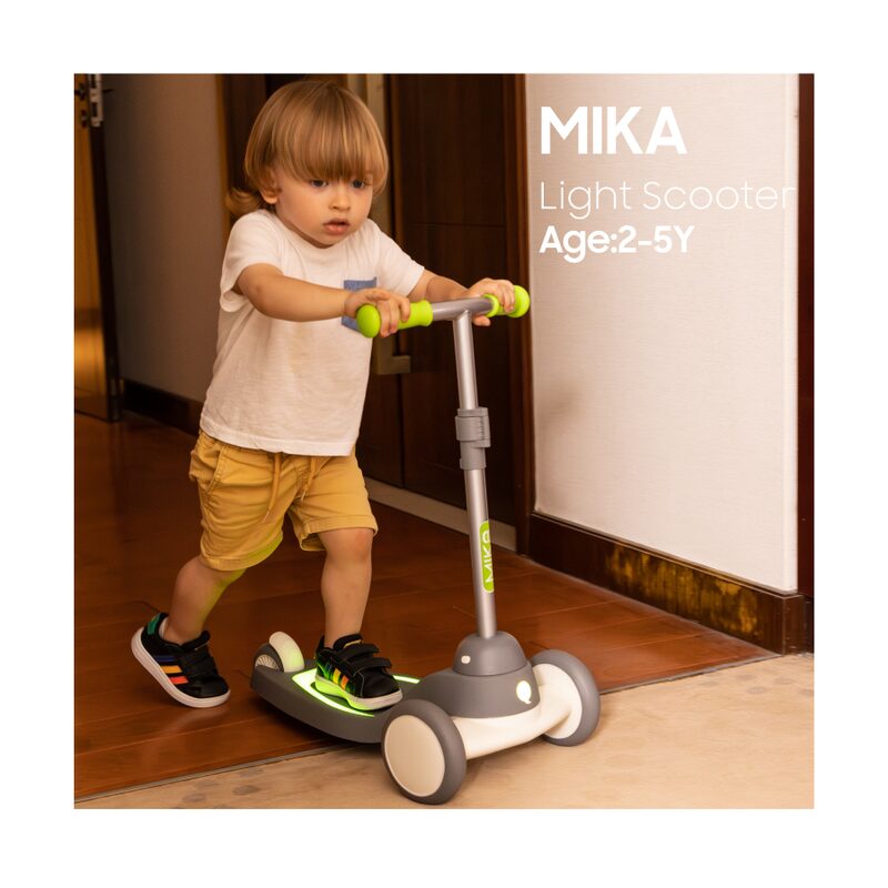 QPlay Mika Pink - 3-wheeled LED scooter for toddlers