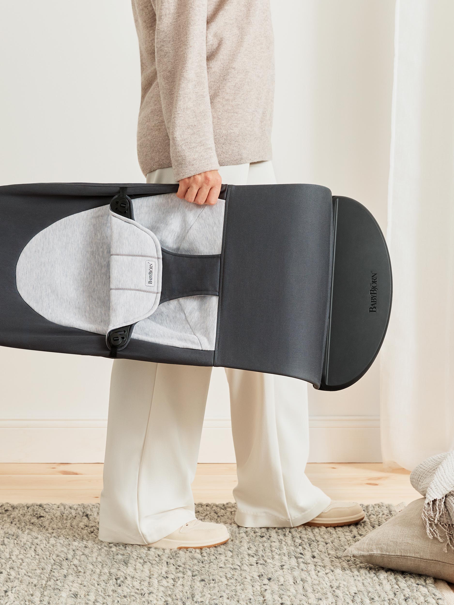 Snadný transport s BabyBjorn Balance Soft