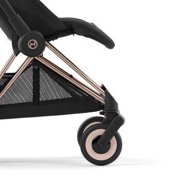 Odpružení všech kol Cybex Coya