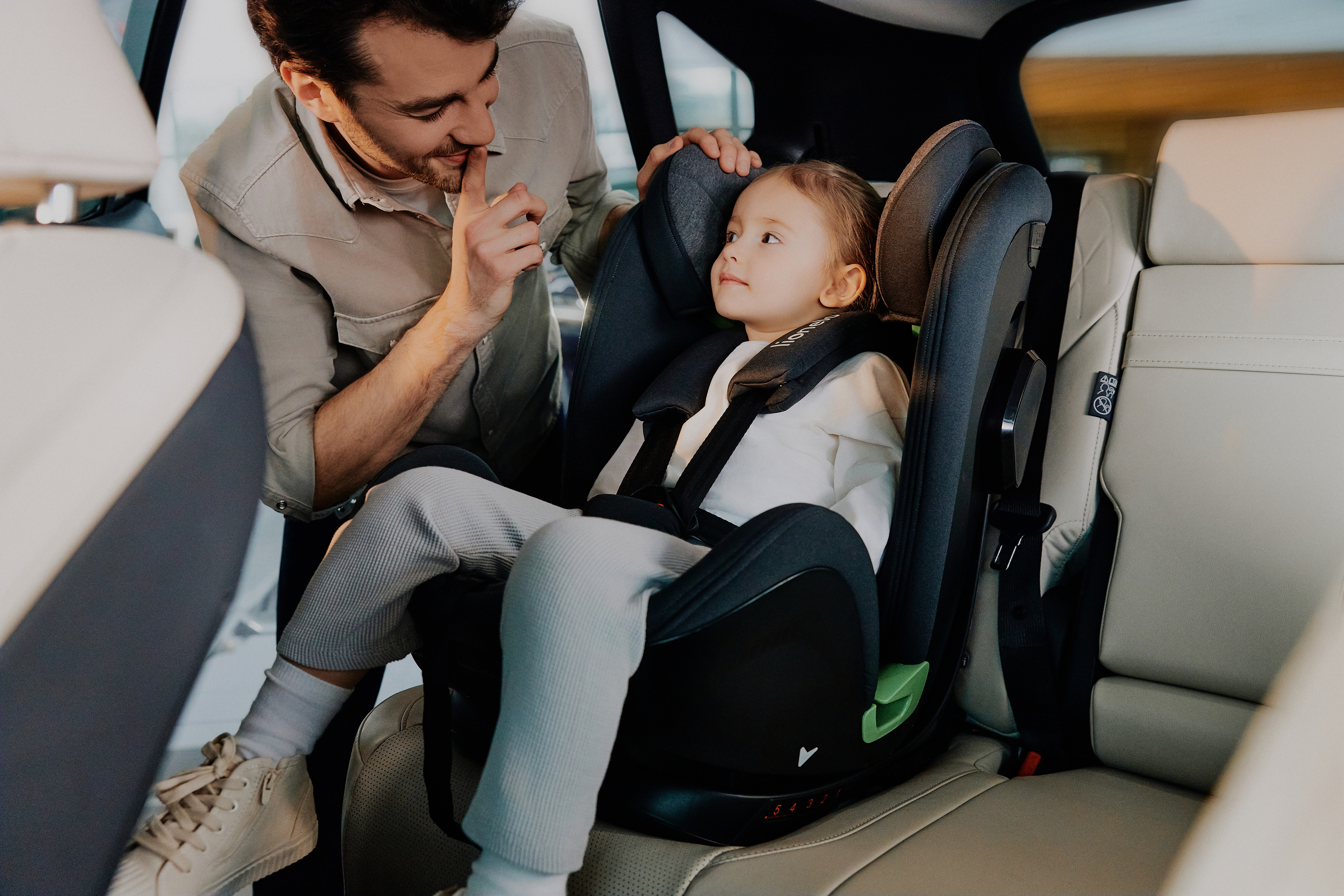 Lionelo Harper i-Size car seat