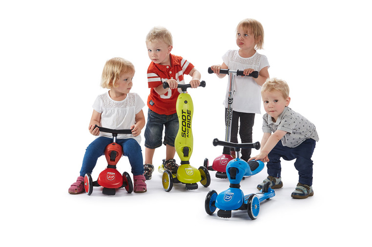 ♯２０ SCOOT　ABOUT４輪車 Scootandride rączka składana do hulajnogi Highwaykick | TOMI.pl