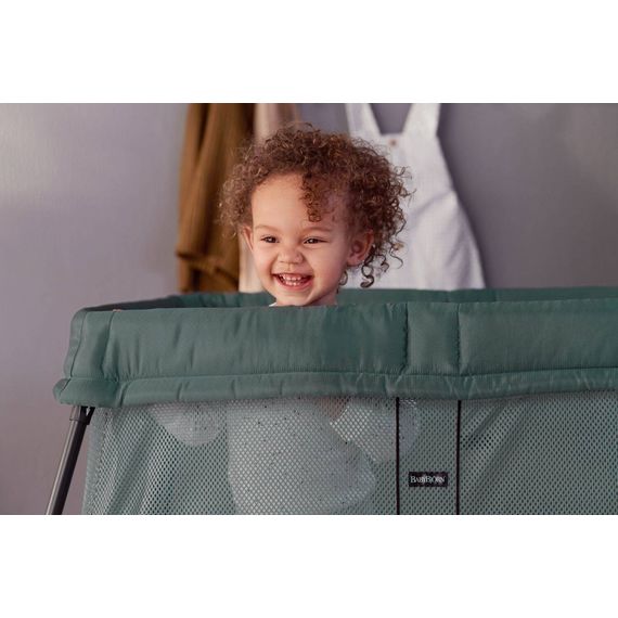 BabyBjorn Light łóżeczko turystyczne Dark green z prześcieradłem, Kolor: Dark green, 2 zdjęcie