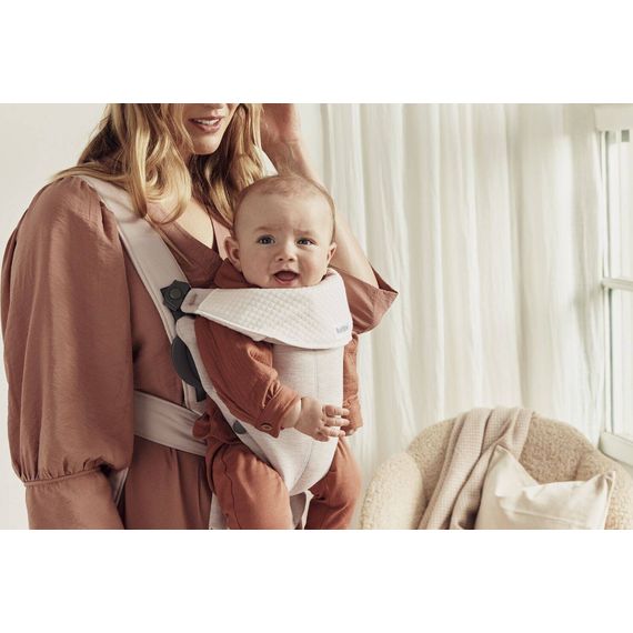 BabyBjörn Mini nosítko 3D Jersey světle béžové, Rodzaj: Jersey, Kolor: Light beige, 17 zdjęcie