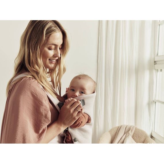 BabyBjörn Mini nosítko 3D Jersey světle béžové, Rodzaj: Jersey, Kolor: Light beige, 19 zdjęcie