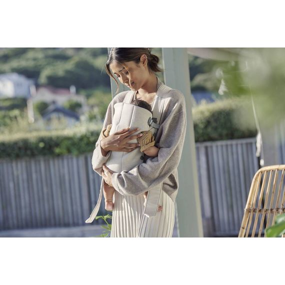 BabyBjörn Mini nosítko 3D Jersey světle béžové, Rodzaj: Jersey, Kolor: Light beige, 9 zdjęcie