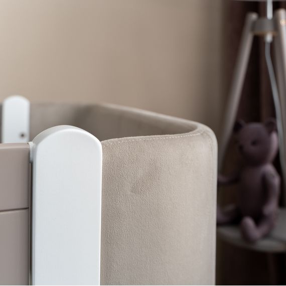 Veres Monaco Velour – čalouněná postýlka s pohyblivou bočnicí (120 × 60 cm) – Velour Cappuccino White, Rozmiar: 120x60 cm, Kolor: Velour Cappuccino White, 14 zdjęcie