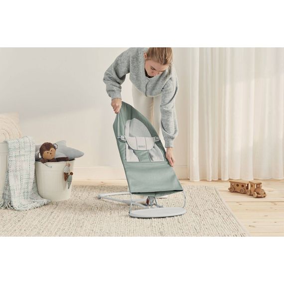 BabyBjorn Balance Soft lehátko Woven/Jersey - Light Sage/Grey, Rodzaj: Woven/Jersey, Kolor: Light sage/Grey, 9 zdjęcie
