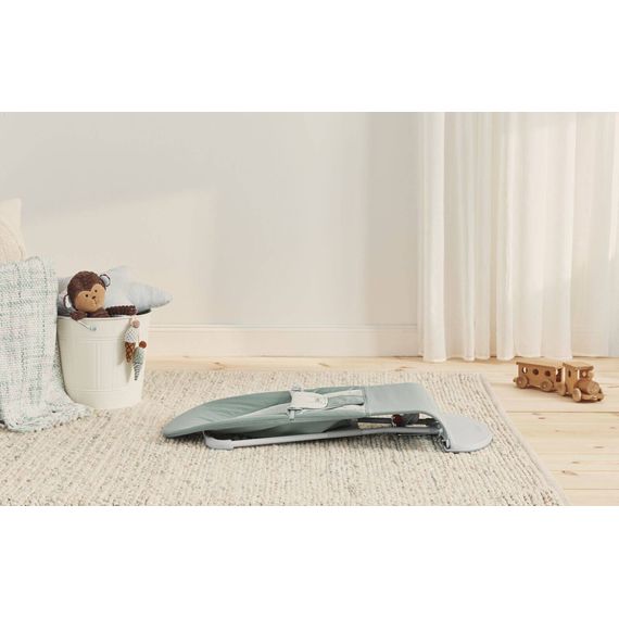 BabyBjorn Balance Soft lehátko Woven/Jersey - Light Sage/Grey, Rodzaj: Woven/Jersey, Kolor: Light sage/Grey, 11 zdjęcie