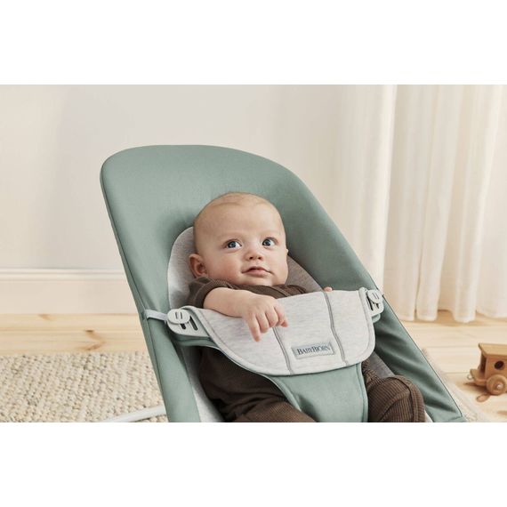 BabyBjorn Balance Soft lehátko Woven/Jersey - Light Sage/Grey, Rodzaj: Woven/Jersey, Kolor: Light sage/Grey, 15 zdjęcie