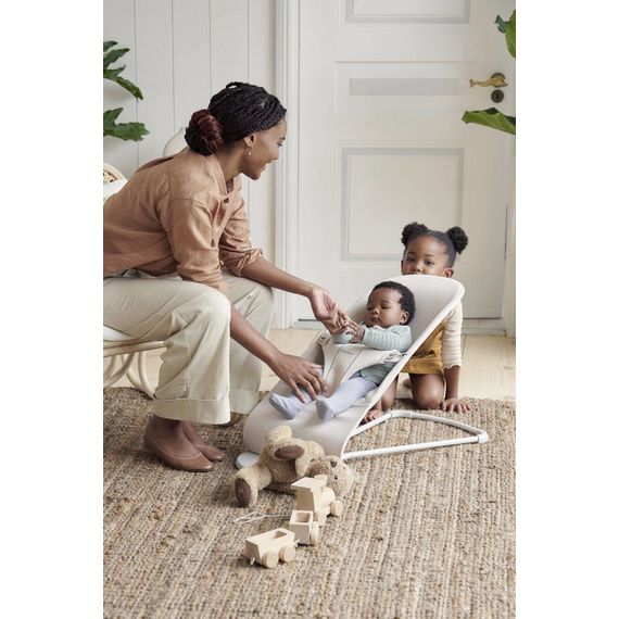 BabyBjorn Bliss lehátko 3D Jersey Light Beige + hračka Googly Eyes Pastels, Rodzaj: 3D Jersey, Kolor: Light beige, 3 zdjęcie