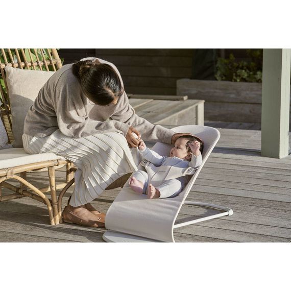 BabyBjorn Bliss lehátko 3D Jersey Light Beige + hračka Googly Eyes Pastels, Rodzaj: 3D Jersey, Kolor: Light beige, 23 zdjęcie