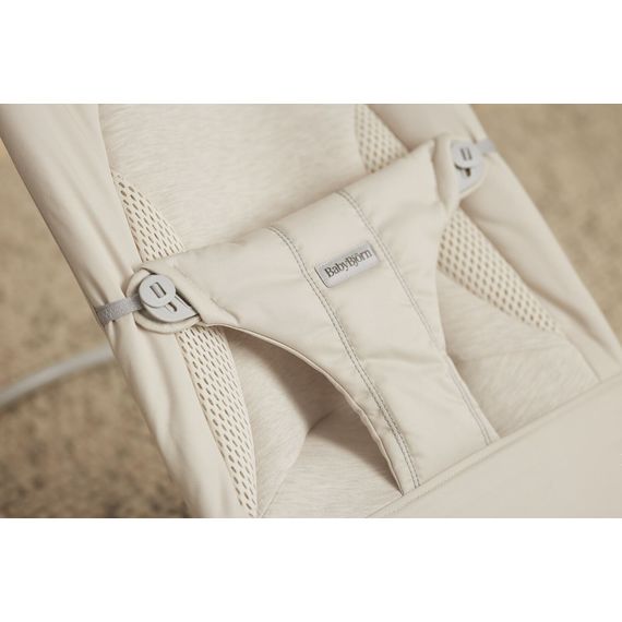 BabyBjorn Balance Soft Woven/JerseyTri Fabric Jasny Beż + zabawka do leżaczka Googly Eyes, Rodzaj: Woven/Jersey Tri Fabric, Kolor: Jasny Beige, 6 zdjęcie
