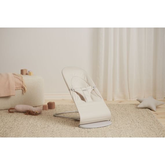 BabyBjorn Balance Soft Woven/JerseyTri Fabric Jasny Beż + zabawka do leżaczka Googly Eyes, Rodzaj: Woven/Jersey Tri Fabric, Kolor: Jasny Beige, 25 zdjęcie