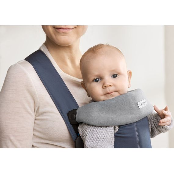 BabyBjorn śliniaczek do nosidełka BabyBjorn Mini/MOVE Jersey Jasny Szary, Kolor: Jersey Jasny Szary, 7 zdjęcie
