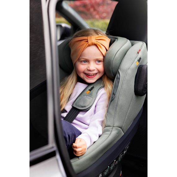 BeSafe Beyond² 360 z bazą Beyond -  obrotowy fotelik samochodowy dla maluchów (61 - 125 cm | 9 - 22 kg | 6 miesięcy - 6 lat), Baza: Beyond Base, Kolor: Meadow Green SoftBreeze, 15 zdjęcie